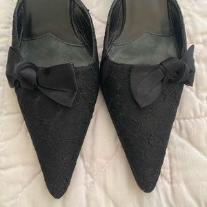 Via Spiga black lace kitten heel mule w/satin bow, 9 1/2, gently used